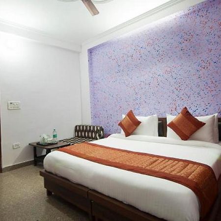 Airport Hotel Green Heights Nueva Delhi Exterior foto