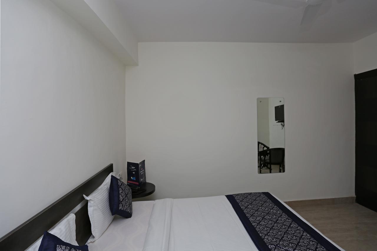 Airport Hotel Green Heights Nueva Delhi Exterior foto