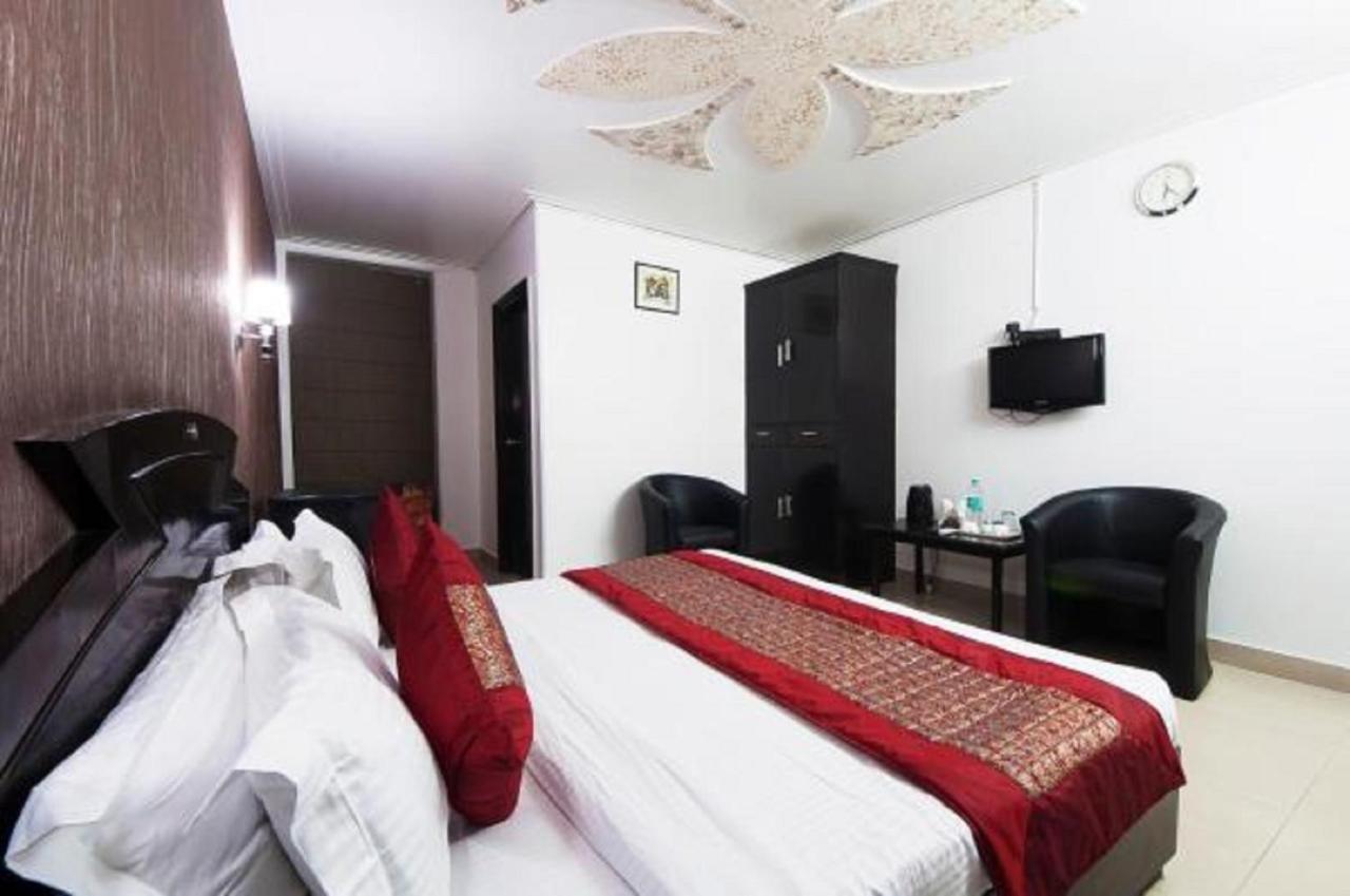 Airport Hotel Green Heights Nueva Delhi Exterior foto